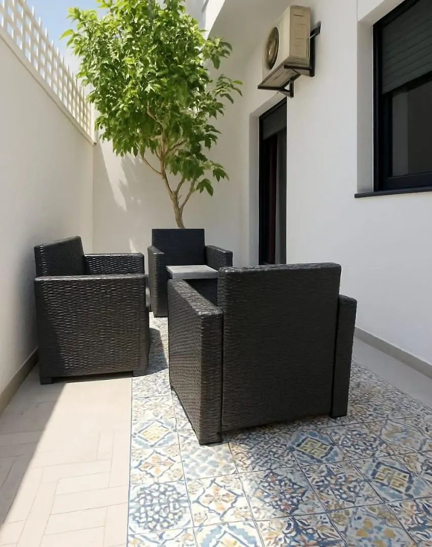 Contactos de Tres Marocain Avec Un Emplacement Ideal